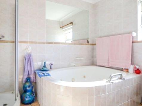 4 Bedroom Property for Sale in Stilbaai Wes Western Cape